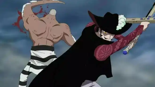 顶上战争中鹰眼敢对白胡子挥刀却为何在红发到来后就收手