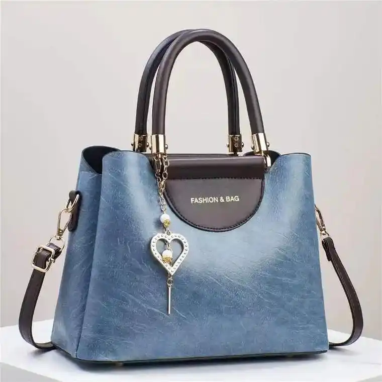 中年女性潮流手提包.#包包 #包你时尚 #美包分享 #轻奢女 - 抖音