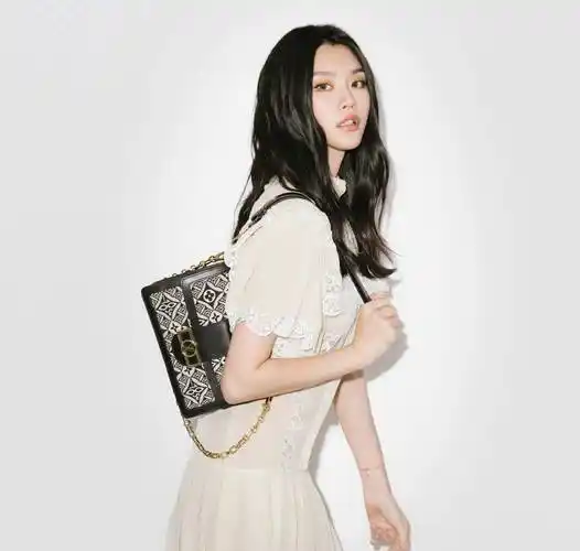 奚梦瑶直言嫁到的不是豪门是爱情,网友:老凡尔赛了._何猷君_生活_孩子