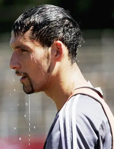 身体动不动就"出汗"?可能是这些因素所致,不妨自己自查一下