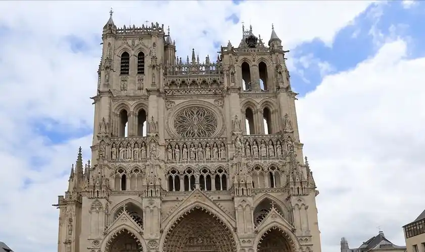 世界著名十大哥特式建筑,你都知道属于哪个国家的吗?