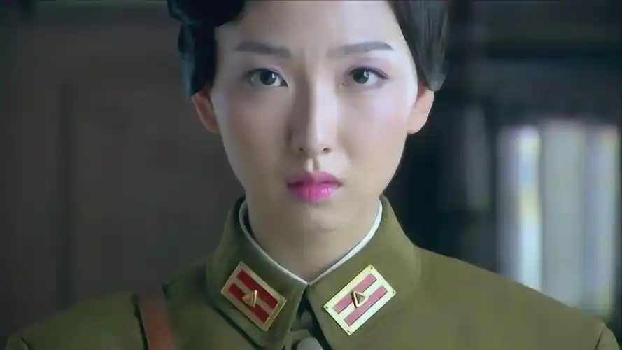 狐影:坦克团官兵被杀,乔曼嫌疑最大,而万乘风却非常相信乔曼