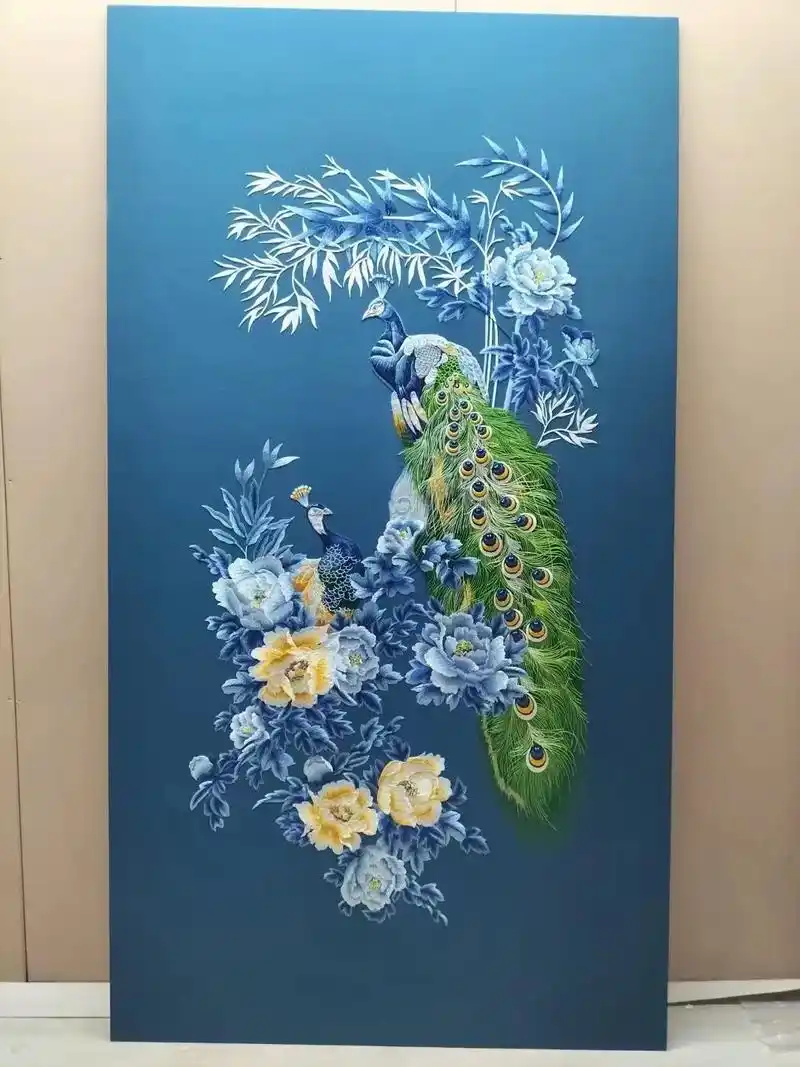 孔雀刺绣壁画背景.家装背景墙好选择#精美刺绣 #独绣 #新中 - 抖音