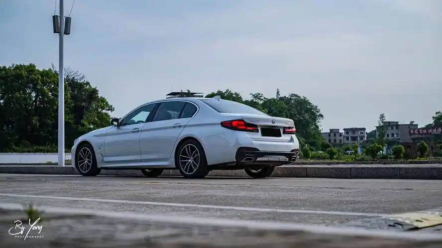 体验宝马5系535le插混版