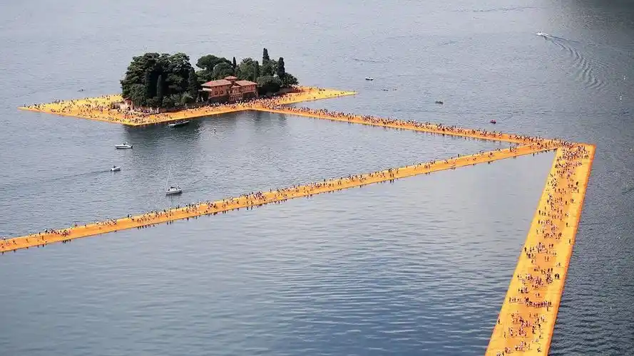 全球最大浮动码头:3000米长,可同时容纳1万多人!