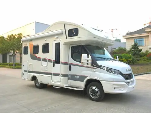 21款铂驰旅行家双拓展,豪华c型房车新体验