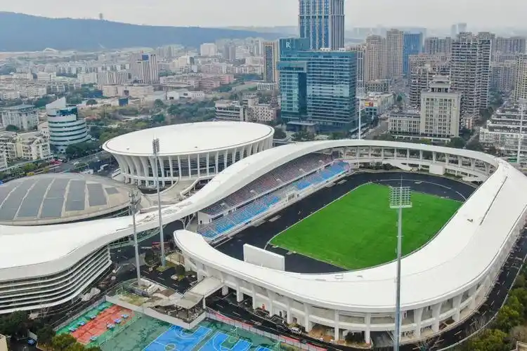 临平区体育中心,将承办亚运会足球预赛.崔丕远 摄