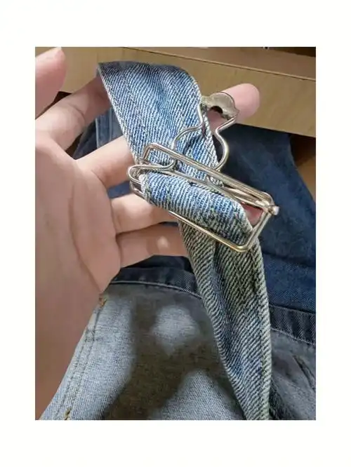 背带裤背扣如何正确使用