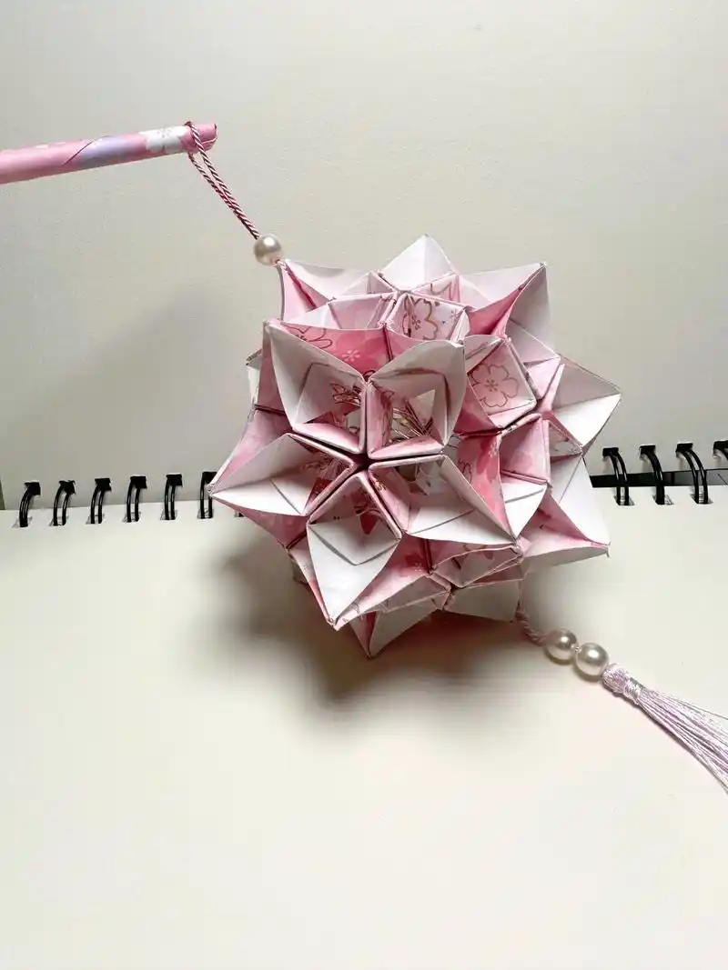 元旦到了,快艾特闺蜜给你做#折纸教程 #手工 #灯笼折纸 - 抖音