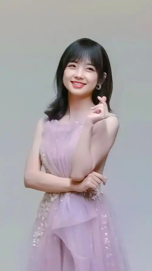 王冰冰最近的瓜还挺多的,没想到长着一张甜美短圆