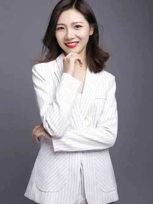 形象照职业照怎么摆动作才更有女人味