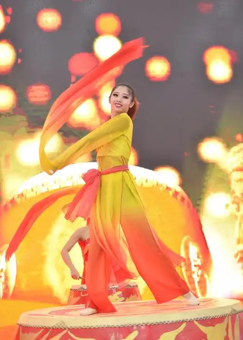 龙腾盛世歌舞表演抓拍一