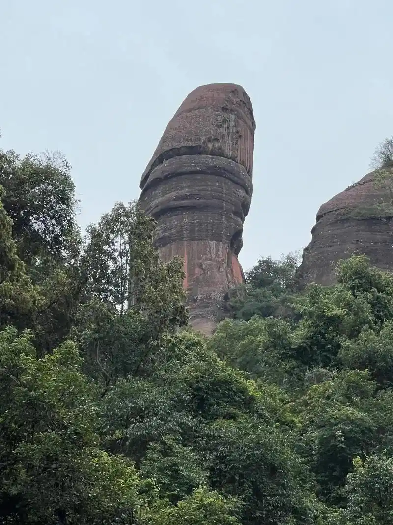 阳元石:位于广东省仁化县丹霞山风景区,锦江之西,玉女峰旁,高 - 抖音