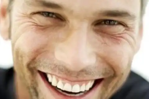 男人有鱼尾纹的面相解析男人鱼尾纹数量代表着什么