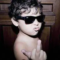 头像欧美小孩抽烟图片【点击鼠标右键下载】