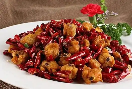 p>干煸辣子鸡是一道色香味俱全的中国名菜,属于 a href="#" data