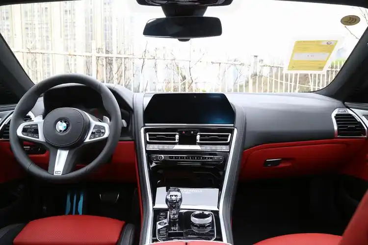 2019款 宝马8系 双门轿跑车 840i 首发限量版内饰