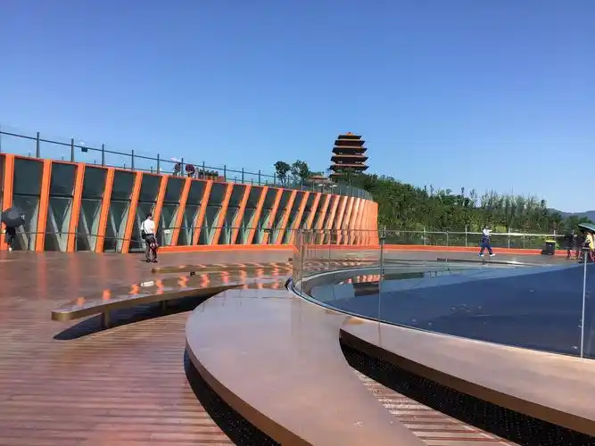 网红景点"城市之眼"成都市龙泉山丹景山观景台一日游