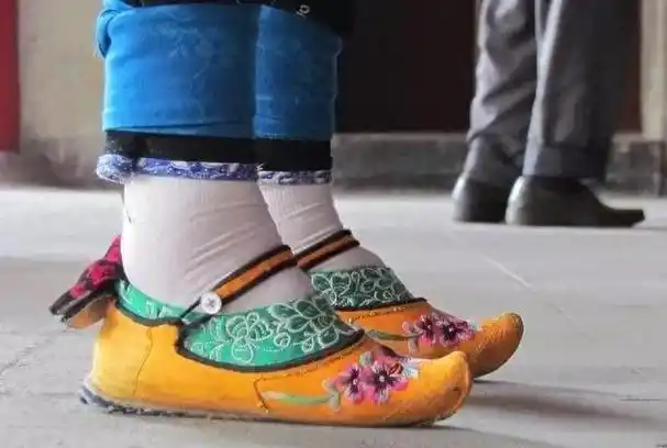 回顾古代封建糟粕——女性裹小脚的历史