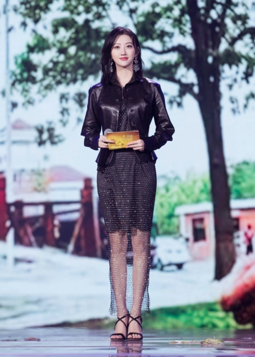 景甜身材真丰满一袭金色薄纱连衣裙小秀事业线性感高贵又精致