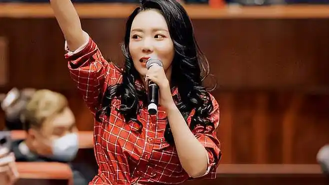 脱口秀演员波波,吐槽网红老方丈的活动,直言:台上台下都有案底-影视综