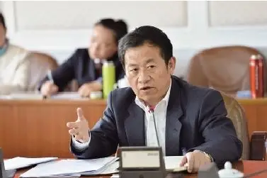 陈坚分别参加洱源县代表团祥云县代表团讨论