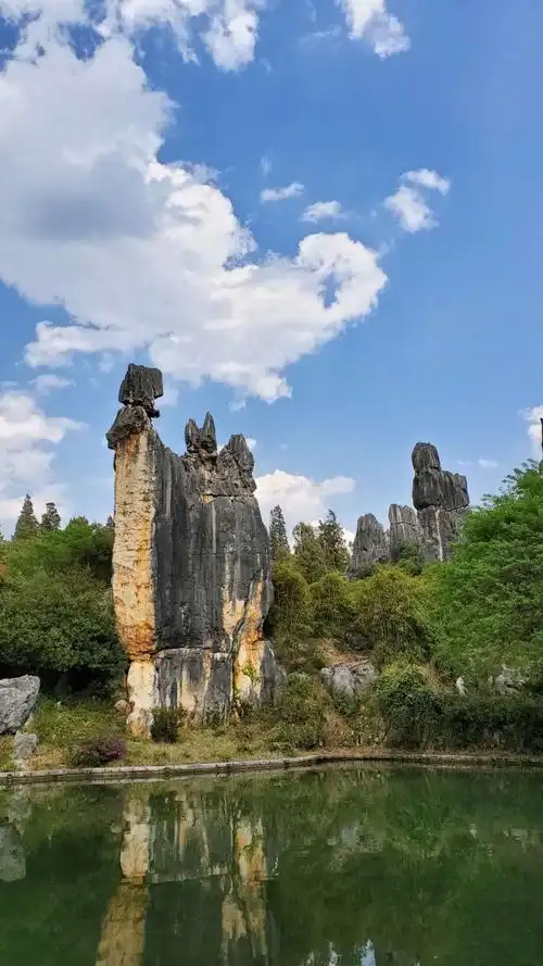 这个阿诗玛石像,还真有些仙气.