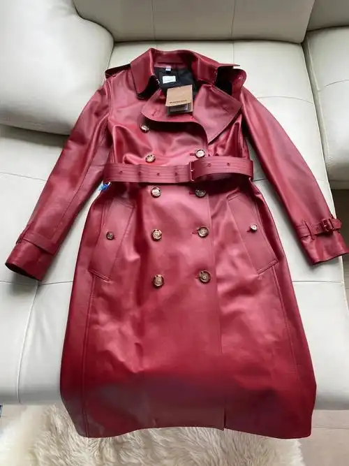 burberry官网入的酒红色牛皮风衣