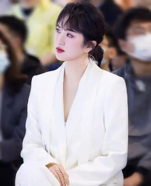 第一次看华为二公主姚安娜跳芭蕾舞,直观地感受到了金钱的力量