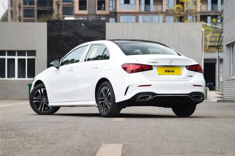 新款奔驰a级上市,涨价1000-2700元/配置提升,售价25.