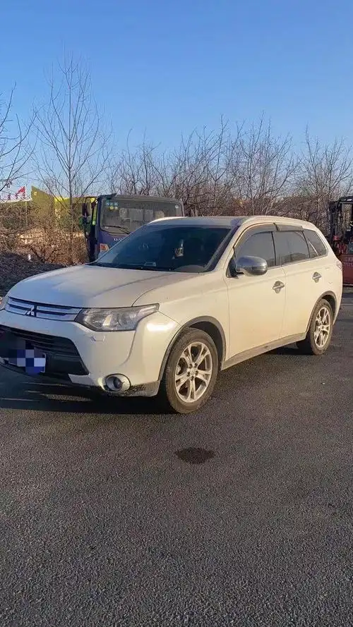 太原抵押车15年三菱欧蓝德出售