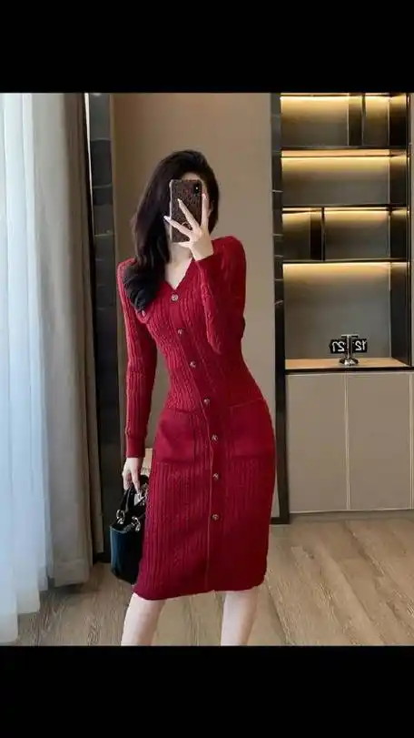 酒红色连衣裙
