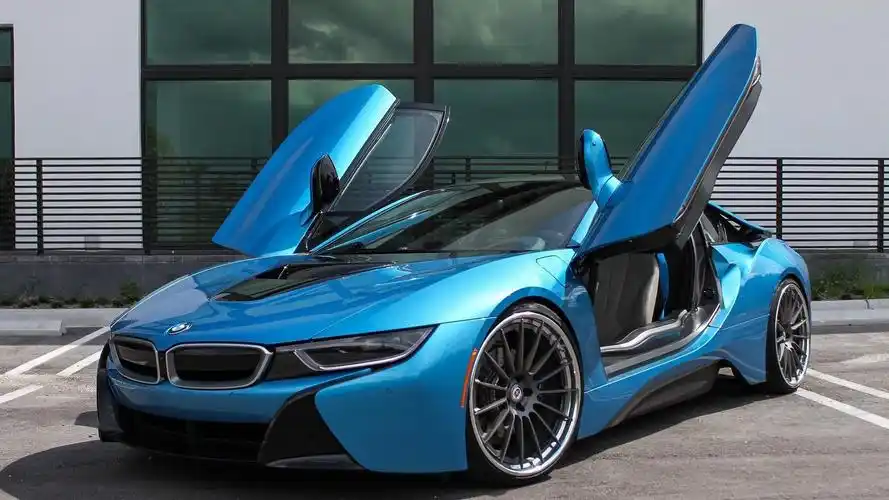 宝马i8(宝马i8跑车价格多少)