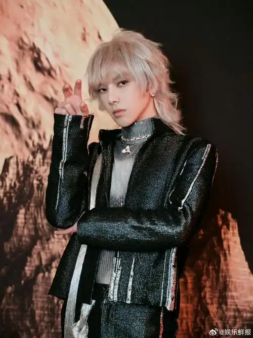 华晨宇白色狼尾造型##华晨宇漫撕男造型