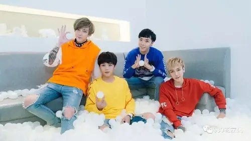 b-one男团星空下,晚风中,山水旁,听一场live音乐,来一次艳遇 .