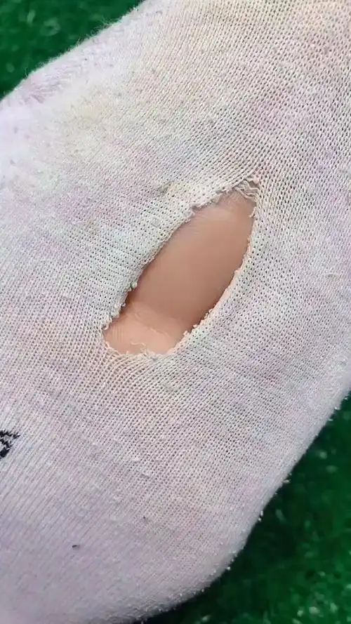 破洞的袜子不要扔,这样缝补几针还能继续穿
