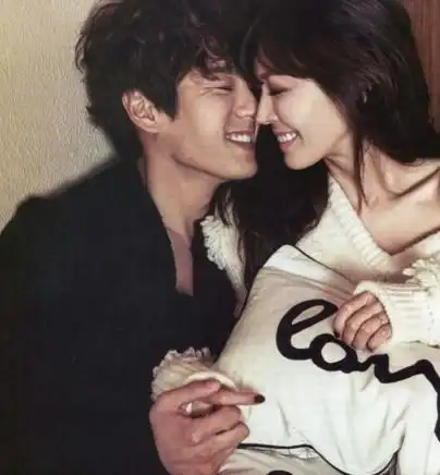 【图】郭时旸金素妍演艺大赏 养颜夫妇甜蜜初吻