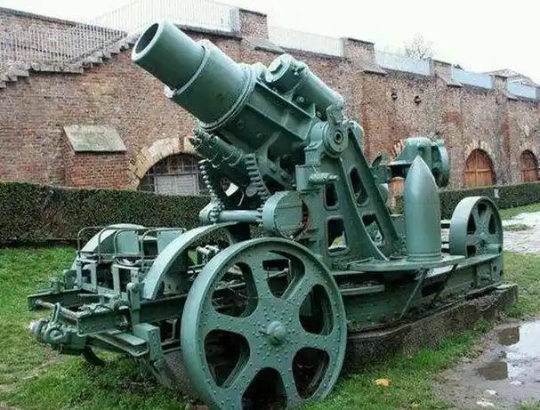 没落帝国的要塞毁灭器,斯柯达305毫米榴弹炮,一炮一个陨石坑