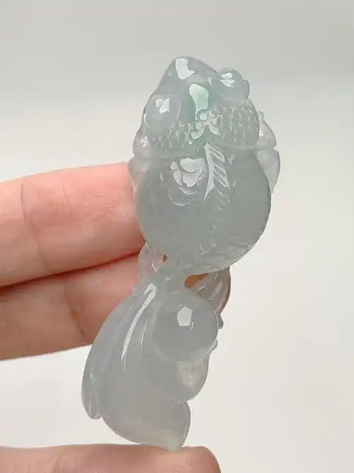 水润清爽小金鱼翡翠挂件