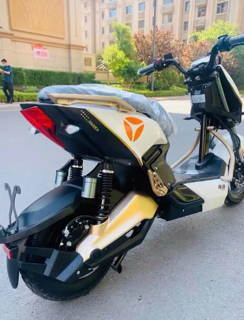 万能的小红书帮帮我 全新雅迪x5白金限量版全新石墨烯3代电池 限量版