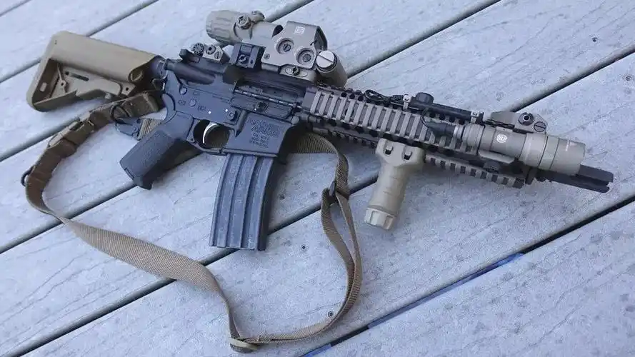 【游戏兵工厂】聊聊《cod 现代战争》登场的突击步枪_武器