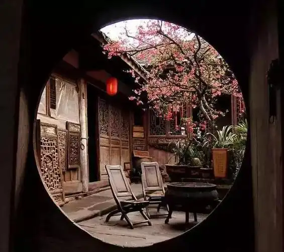 洞门在传统园林景观中有着无尽风情