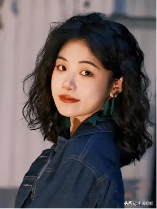 今年这3种齐肩烫发火了比长发洋气比短发显脸小真美