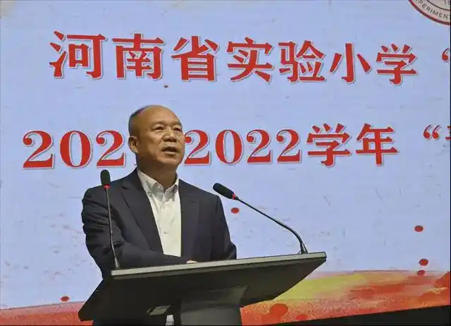 小学举行"卓越学院"揭牌暨本学年青蓝工程启动仪式|教师|学校|副校长