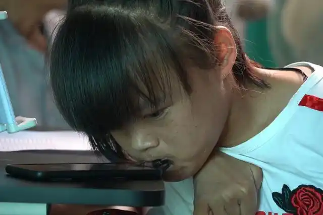 27岁脑瘫女孩用唇尖改写命运:我不是废人,不想对父母说谢谢