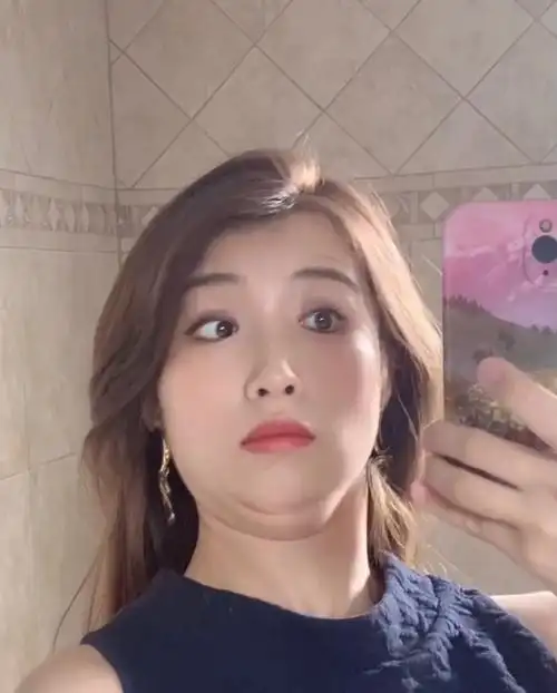 网恋对象实际长图一自拍长图二网拍来的香奈儿中古耳夹也跟网恋对象一