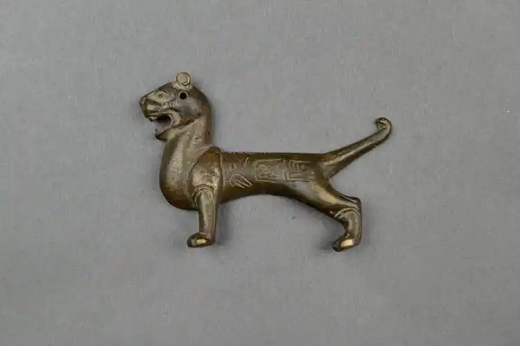 平博珍藏铜虎符