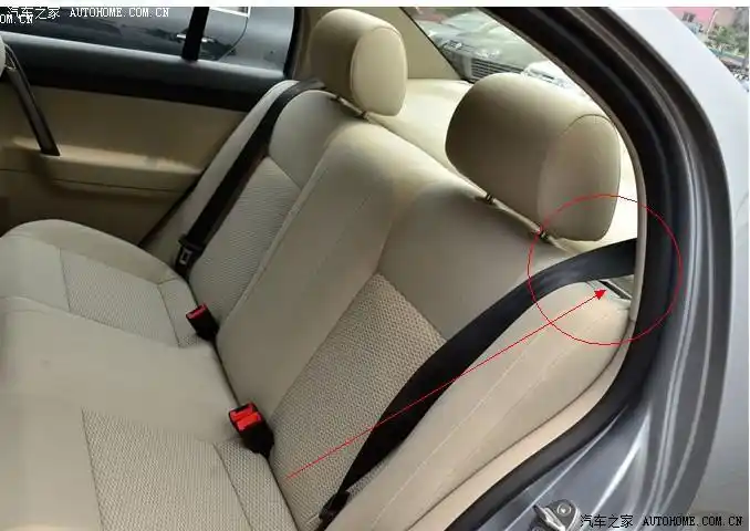 请问polo劲取后排怎么放倒