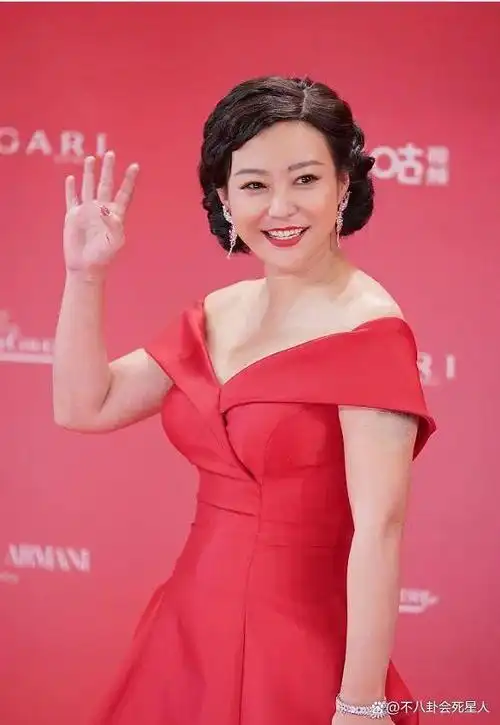 9位大骨架女星走红毯,巩俐端庄大气,郝蕾风情万种