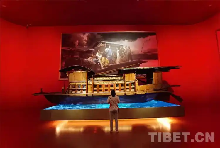 组图:走进中国共产党历史展览馆